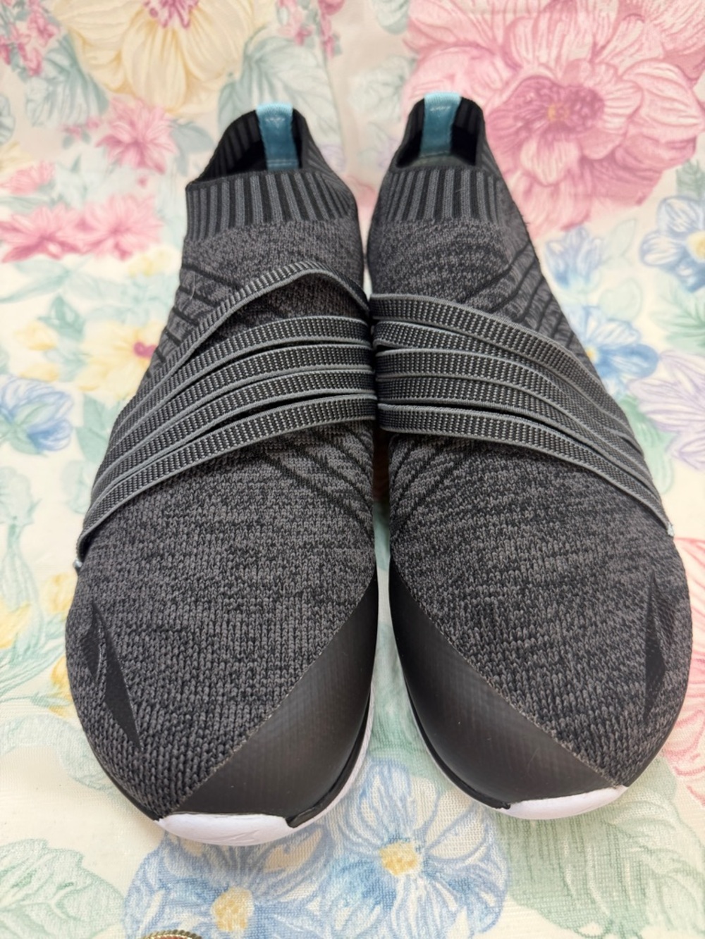 Altra Dyani Slip on Sneakers size 9 like new charcoal shoes walking - Picture 7 of 13